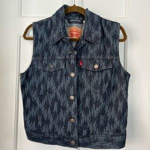 Levi’s Women L Southwest Denim Vest
